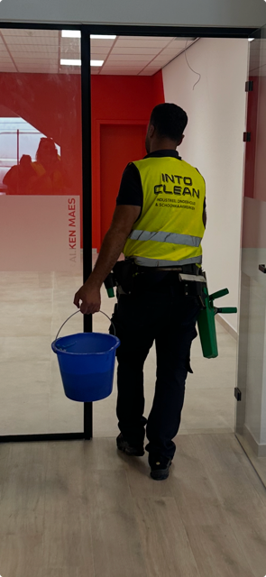 Oplevering glaswas kantoren